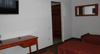 Гостиница Урарту Тюмень Бюджетный двухместный номер с 2 отдельными кроватями-4